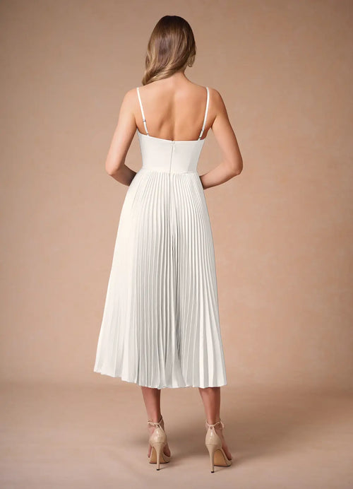 Robe de bal trapèze fluide mi-longue sans manches avec décolleté en cœur et dos ouvert pour femme