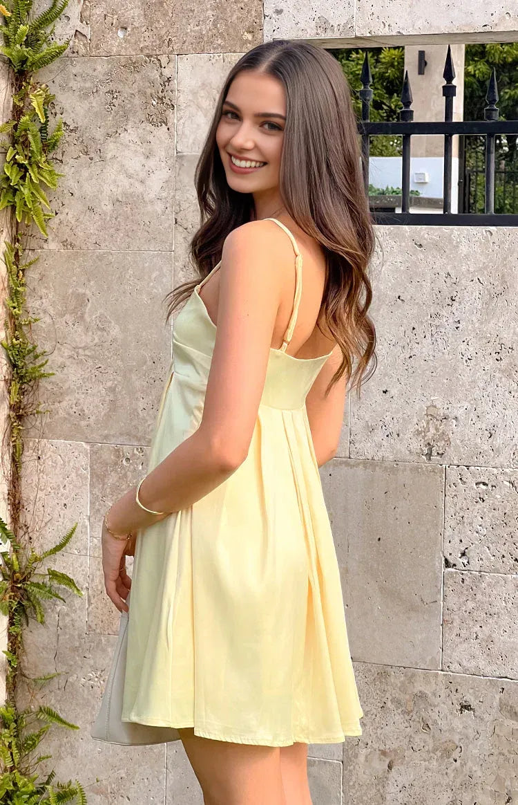 Spaghetti Straps V Neck Short Graduation Homecoming Dresses Backless Sleeveless Pleats Elegant A-Line Cocktail Dresses