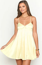 Spaghetti Straps V Neck Short Graduation Homecoming Dresses Backless Sleeveless Pleats Elegant A-Line Cocktail Dresses