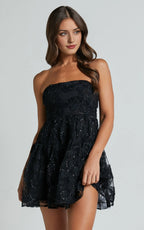 Black Strapless Floral Detail Fit And Flare Knee-Length Dress A-Line Sleeveless Vintage Zipper Up Homecoming Dress