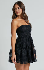 Black Strapless Floral Detail Fit And Flare Knee-Length Dress A-Line Sleeveless Vintage Zipper Up Homecoming Dress