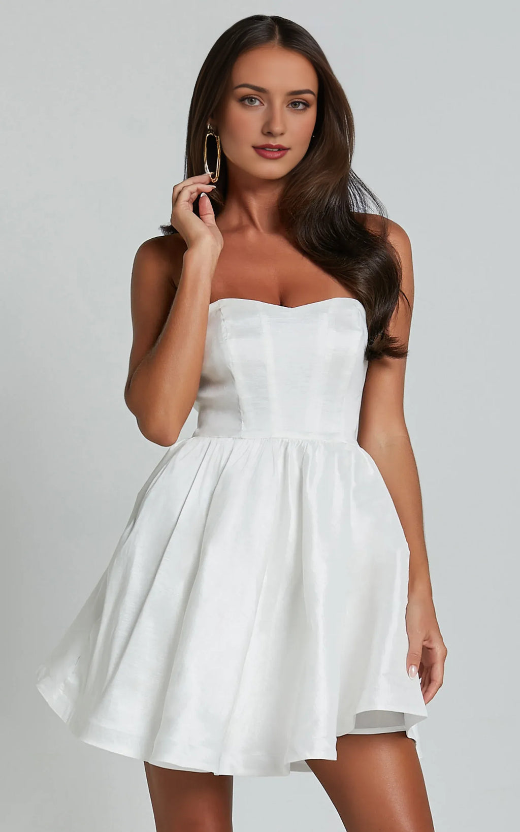 White Strapless Sweetheart Fit And Flare Knee-Length Dress A-Line Solid Color Simple Backless Homecoming Dress
