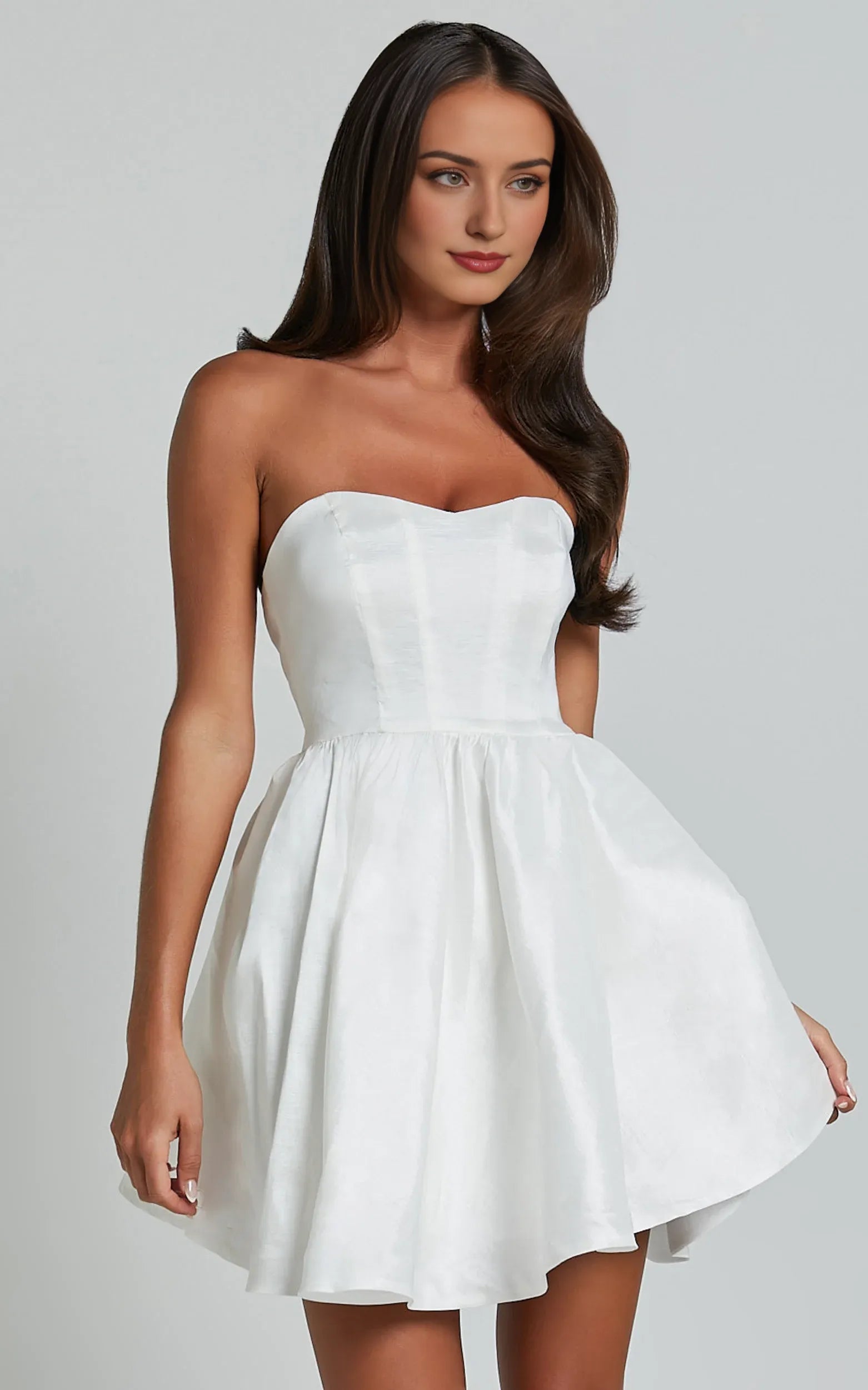 White Strapless Sweetheart Fit And Flare Knee-Length Dress A-Line Solid Color Simple Backless Homecoming Dress