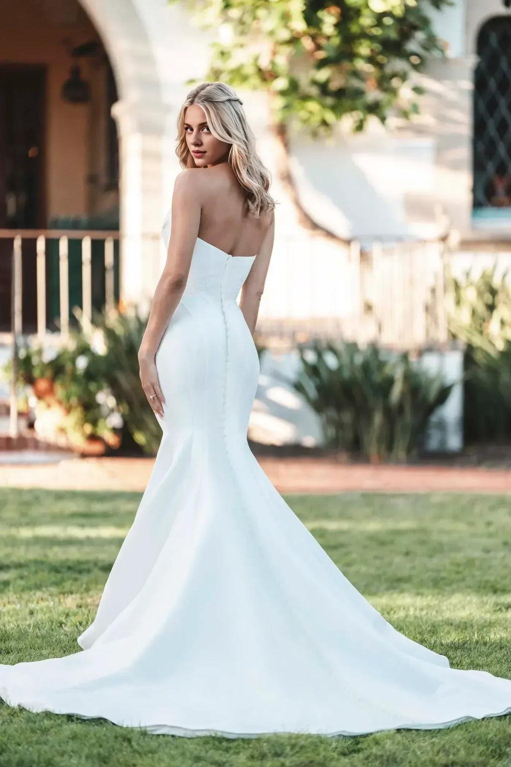 Stunning Trumpet Strapless Sleeveless Button Back Floor Length Wedding Dress
