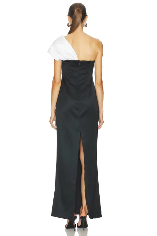 Robe de soirée fourreau élégante, asymétrique, sans manches, avec fente dans le dos, longueur ras du sol.