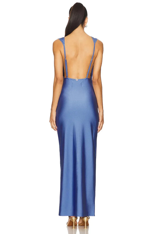 Robe de soirée longue, fourreau, sans manches, dos nu, avec col bénitier.