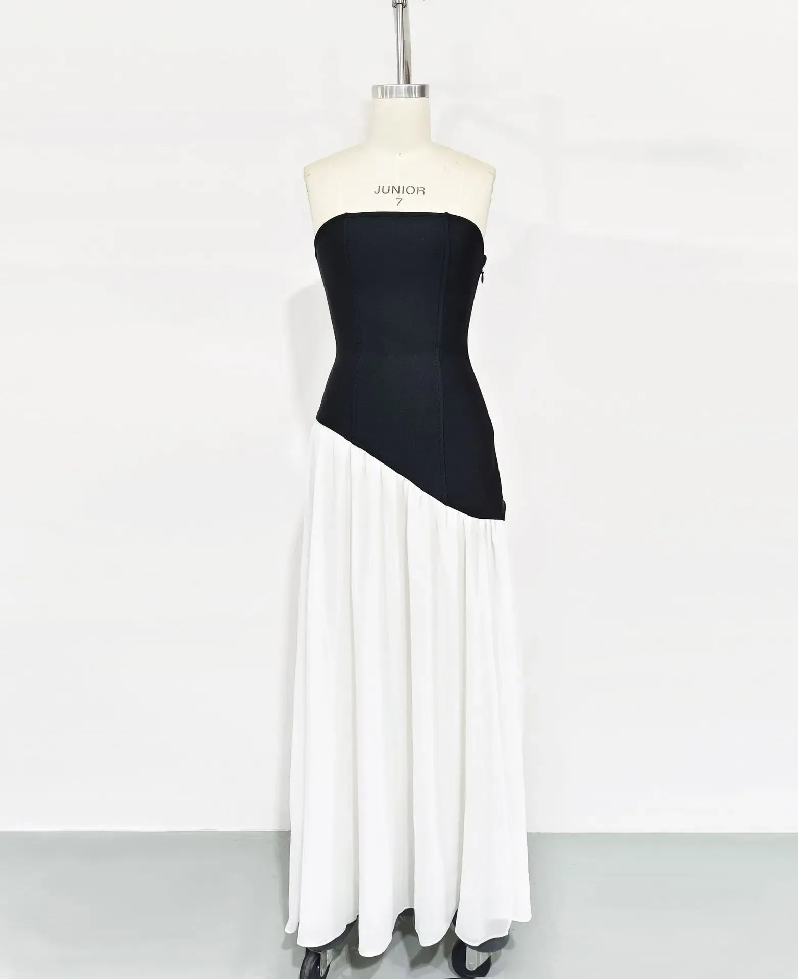Two Tone Showstopping Strapless Prom Dress With High Slit Floor Length Black White Evening Gown For Prom Goers