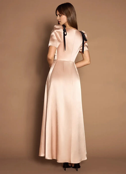Robe de bal trapèze vibrante, encolure en V profond, manches courtes, dos ouvert, longueur midi, à vendre