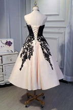 Vintage A-Line Sweetheart Strapless Knee-Length Homecoming Dress