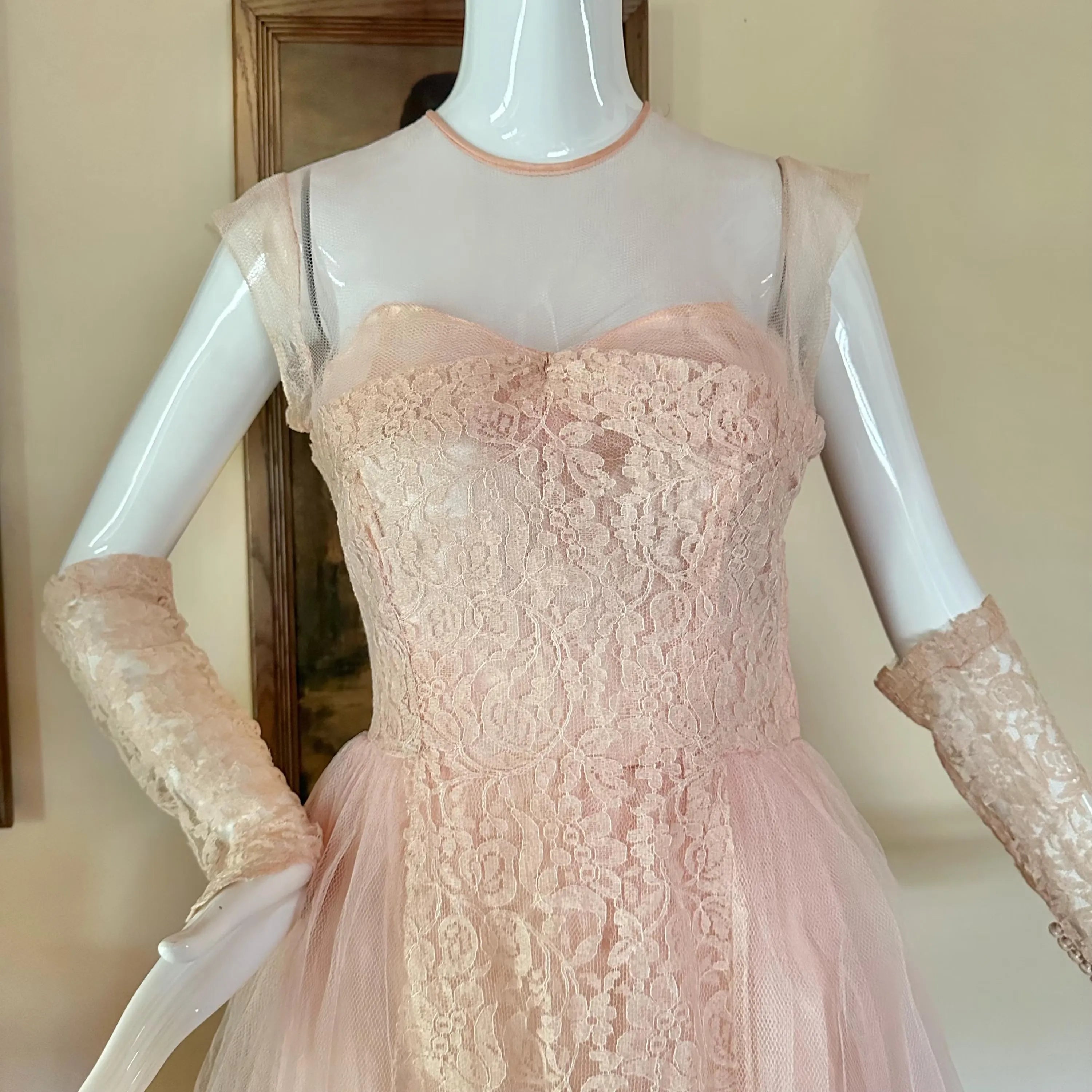 Vintage Prom Dress Enchanting Pink A-Line with Lace Bodice and Tulle Overlay For Prom Queens