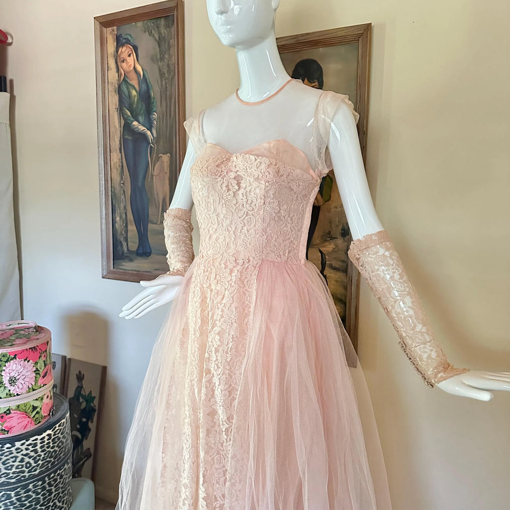 Vintage Prom Dress Enchanting Pink A-Line with Lace Bodice and Tulle Overlay For Prom Queens