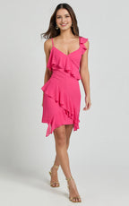 Pink Dress Classic symmetric Frill Detail Mini Cocktail Dresses Hot Sheath Solid Color Spaghetti Straps Homecoming Dress