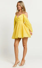 Yellow Dress Fashion Sweetheart Off Shoulder Mini Dress A-Line Long Sleeve Backless Homecoming Dress