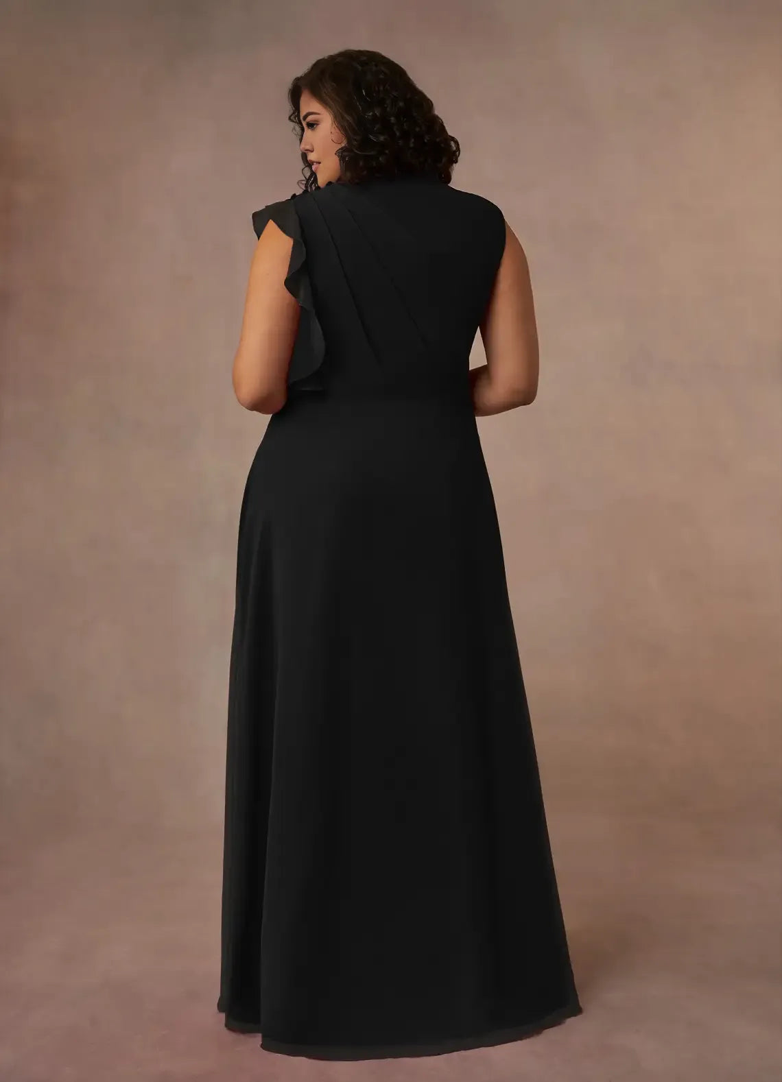 Black Dress High Neck Pleated A-Line Plus Size Mother Of The Bride Evening Dress Classic Sleeveless Cascading Ruffles Mother Of The Groom Dresses