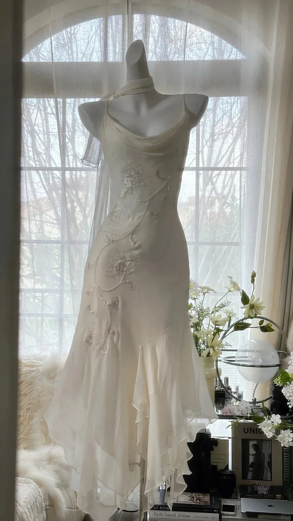 Dress Pure and Elegant Spaghetti Strap Beaded V Back Mermaid Prom Dress