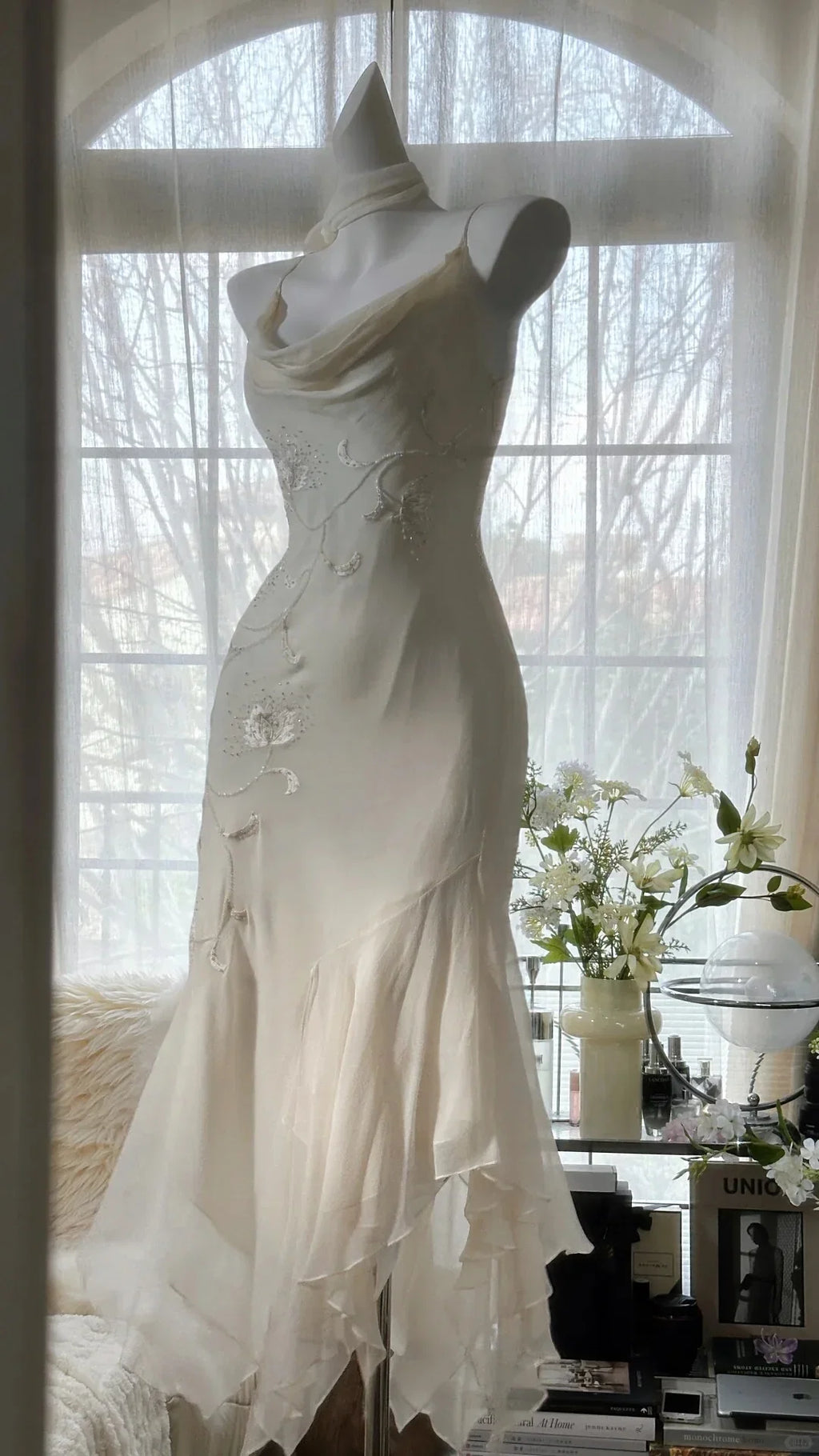 Dress Pure and Elegant Spaghetti Strap Beaded V Back Mermaid Prom Dress