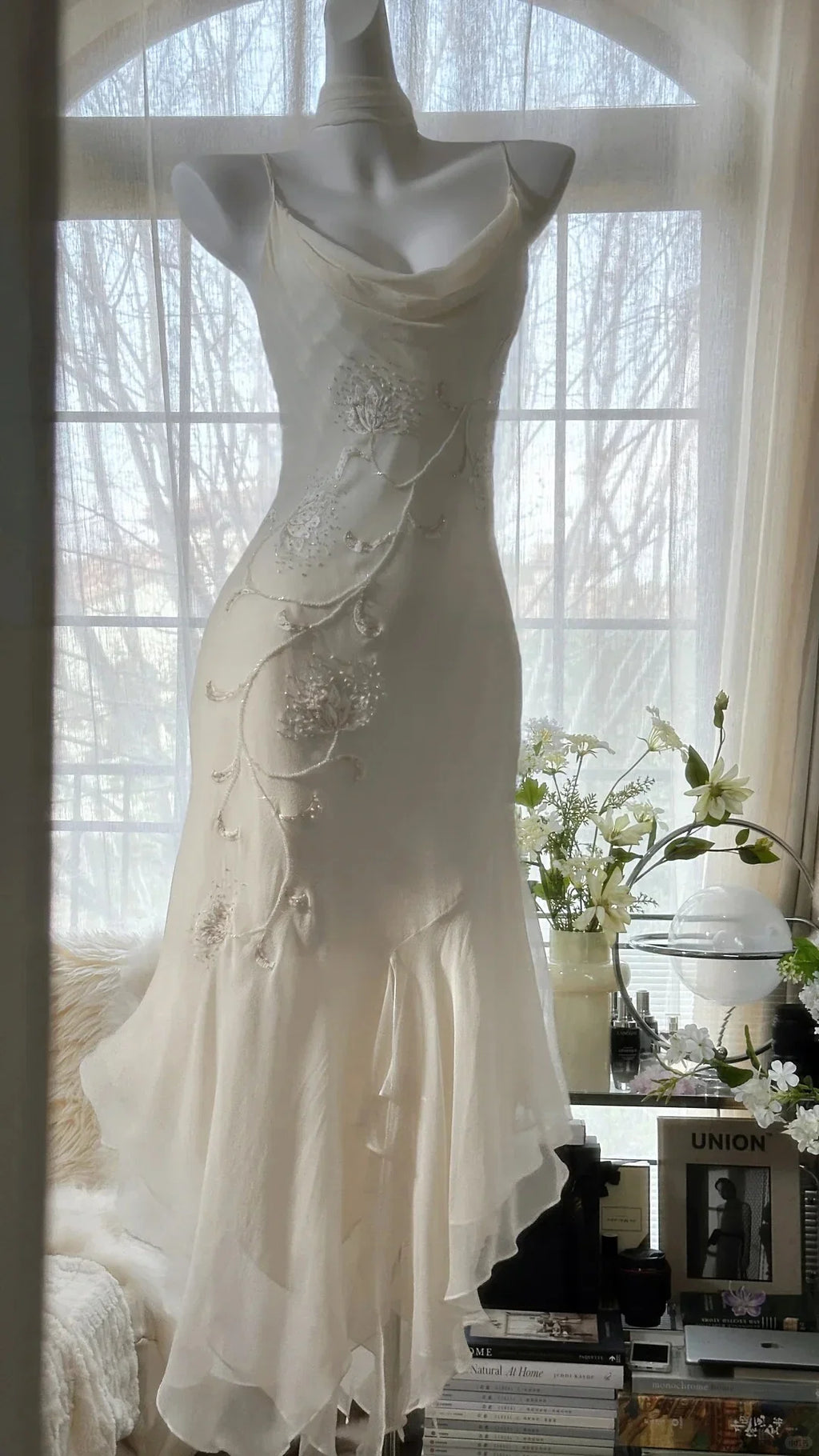Dress Pure and Elegant Spaghetti Strap Beaded V Back Mermaid Prom Dress