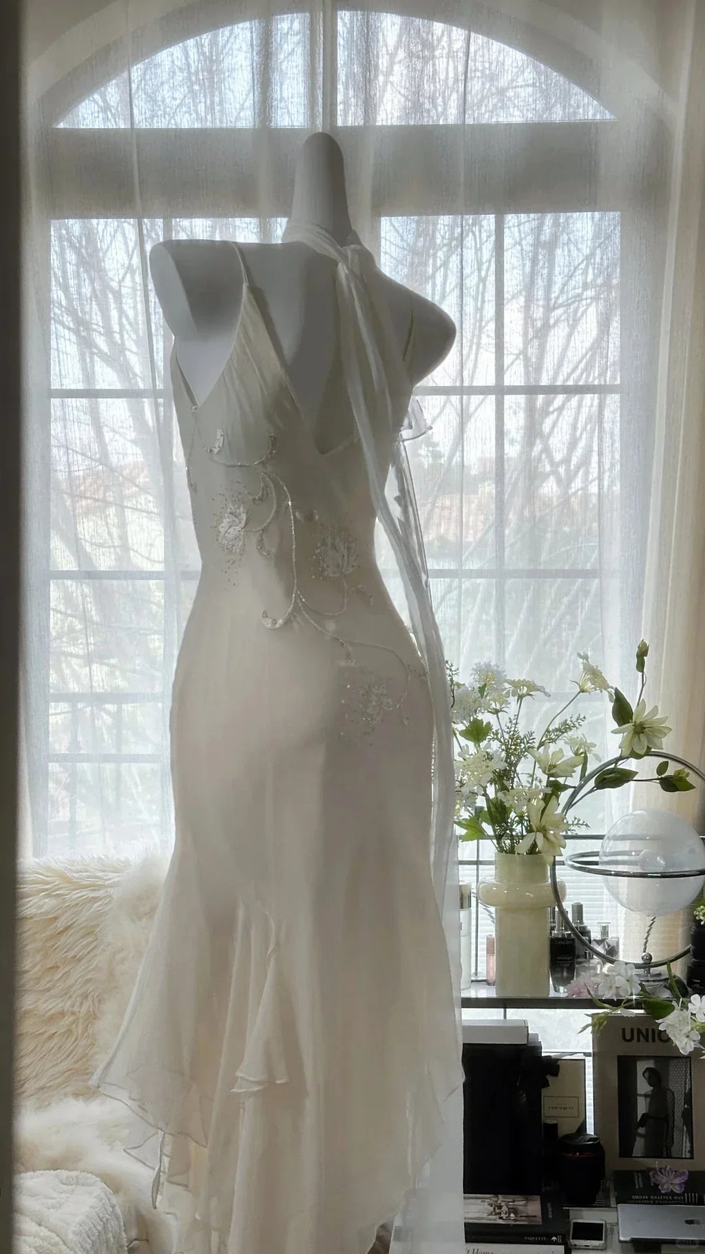 Dress Pure and Elegant Spaghetti Strap Beaded V Back Mermaid Prom Dress