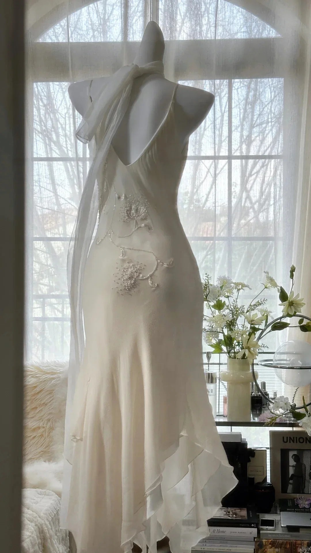 Dress Pure and Elegant Spaghetti Strap Beaded V Back Mermaid Prom Dress