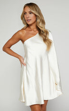 Black Dress Simple One Shoulder Long Sleeve Mini Cocktail Dresses A-Line Solid Color Homecoming Dress