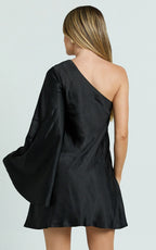 Black Dress Simple One Shoulder Long Sleeve Mini Cocktail Dresses A-Line Solid Color Homecoming Dress