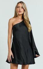 Black Dress Simple One Shoulder Long Sleeve Mini Cocktail Dresses A-Line Solid Color Homecoming Dress