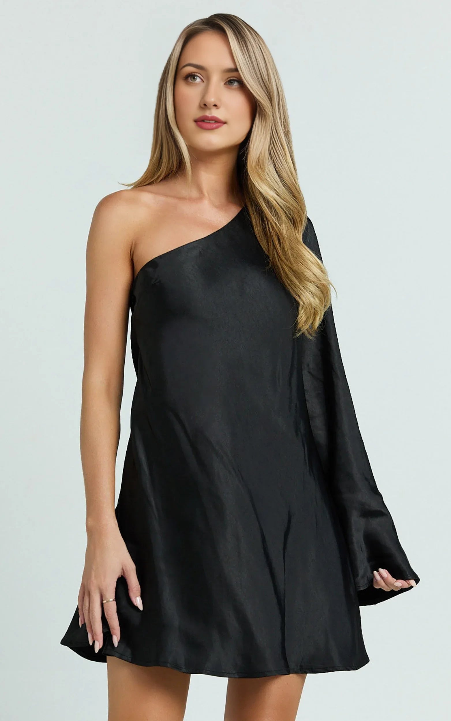 Black Dress Simple One Shoulder Long Sleeve Mini Cocktail Dresses A-Line Solid Color Homecoming Dress