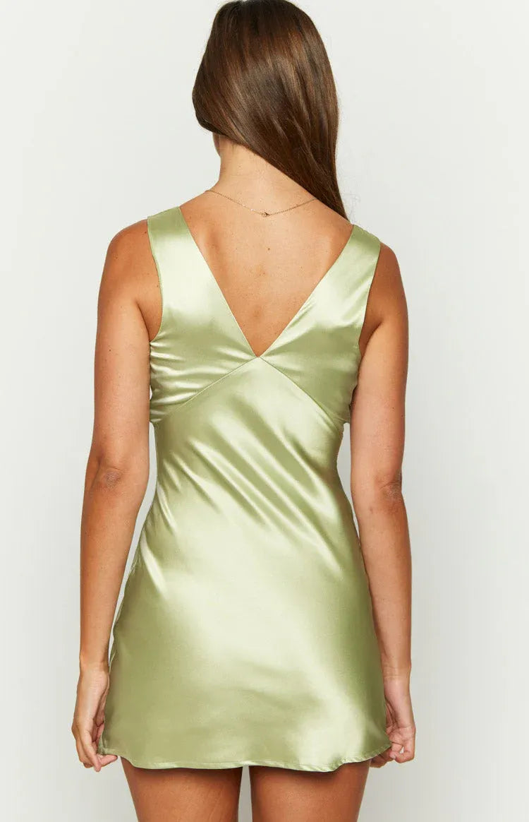 Wide Straps V Neck Short Graduation Party Homecoming Dresses Backless Sleeveless Pleats Formal Sexy Short Cocktail Dresses