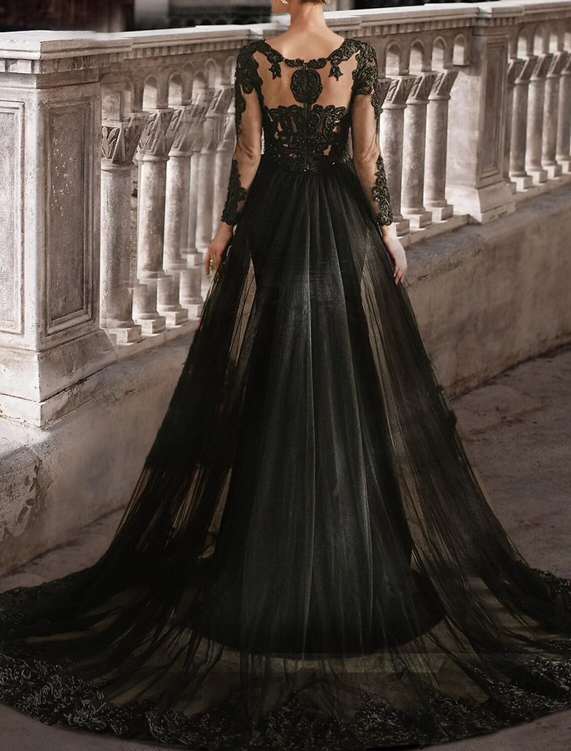 Black Gothic Mermaid Wedding Dress With Lace Beading Appliques For Halloween Brides