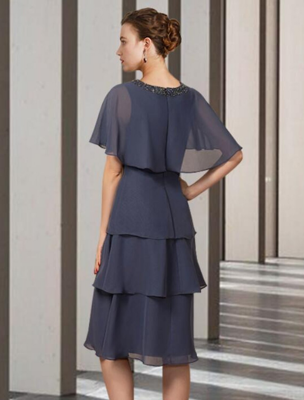 Mother of the Bride Dress Elegant Jewel Neck Knee Length Chiffon Short Sleeve with Beading Ruffles