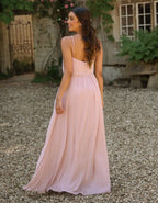 a dainty blouson top with a stylish a-line skirt that¡¯s super flattering
