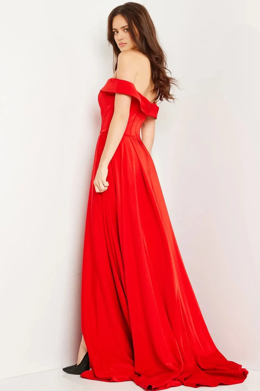Dramatic A-Line Off-Shoulder Sleeveless Open-Back Sweep-Train Prom Dress
