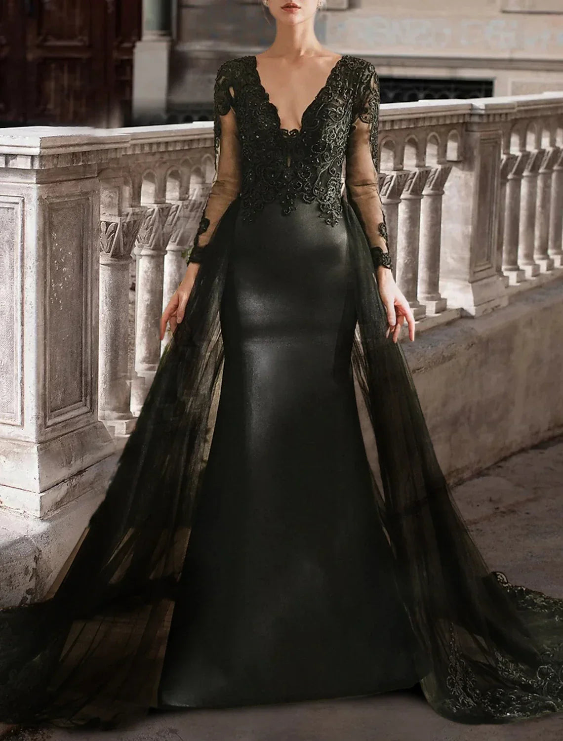 Black Gothic Mermaid Wedding Dress With Lace Beading Appliques For Halloween Brides