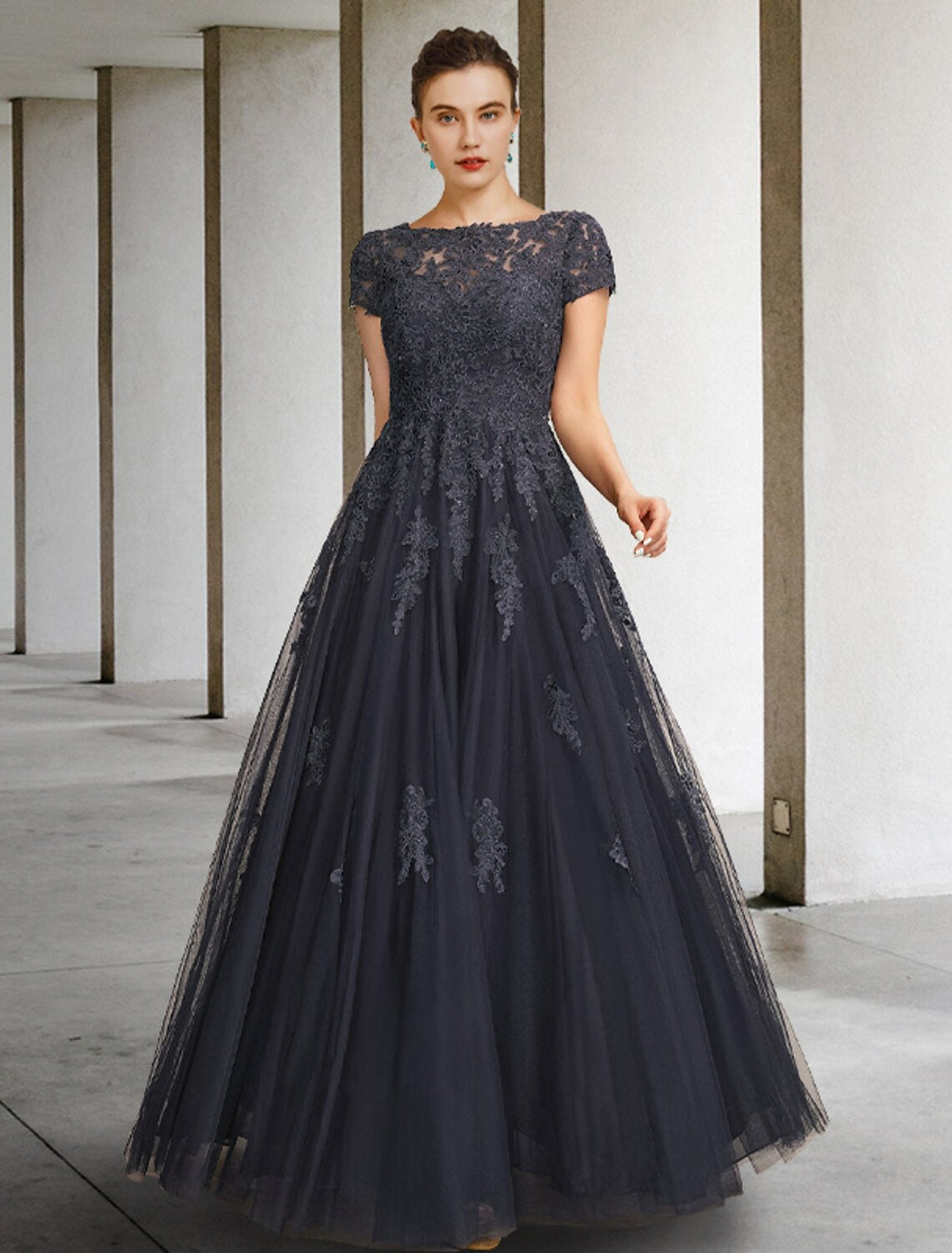Abito da ballo per la madre della sposa lussuoso elegante con scollo a gioiello, lungo fino al pavimento, in pizzo e tulle, a maniche corte, con cristalli e applicazioni