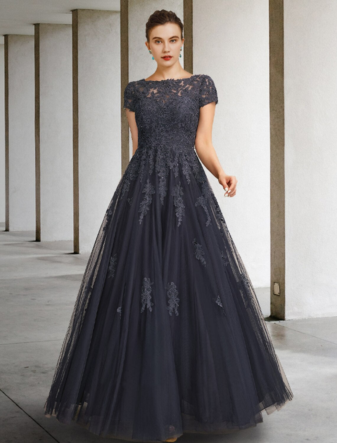 Abito da ballo per la madre della sposa lussuoso elegante con scollo a gioiello, lungo fino al pavimento, in pizzo e tulle, a maniche corte, con cristalli e applicazioni