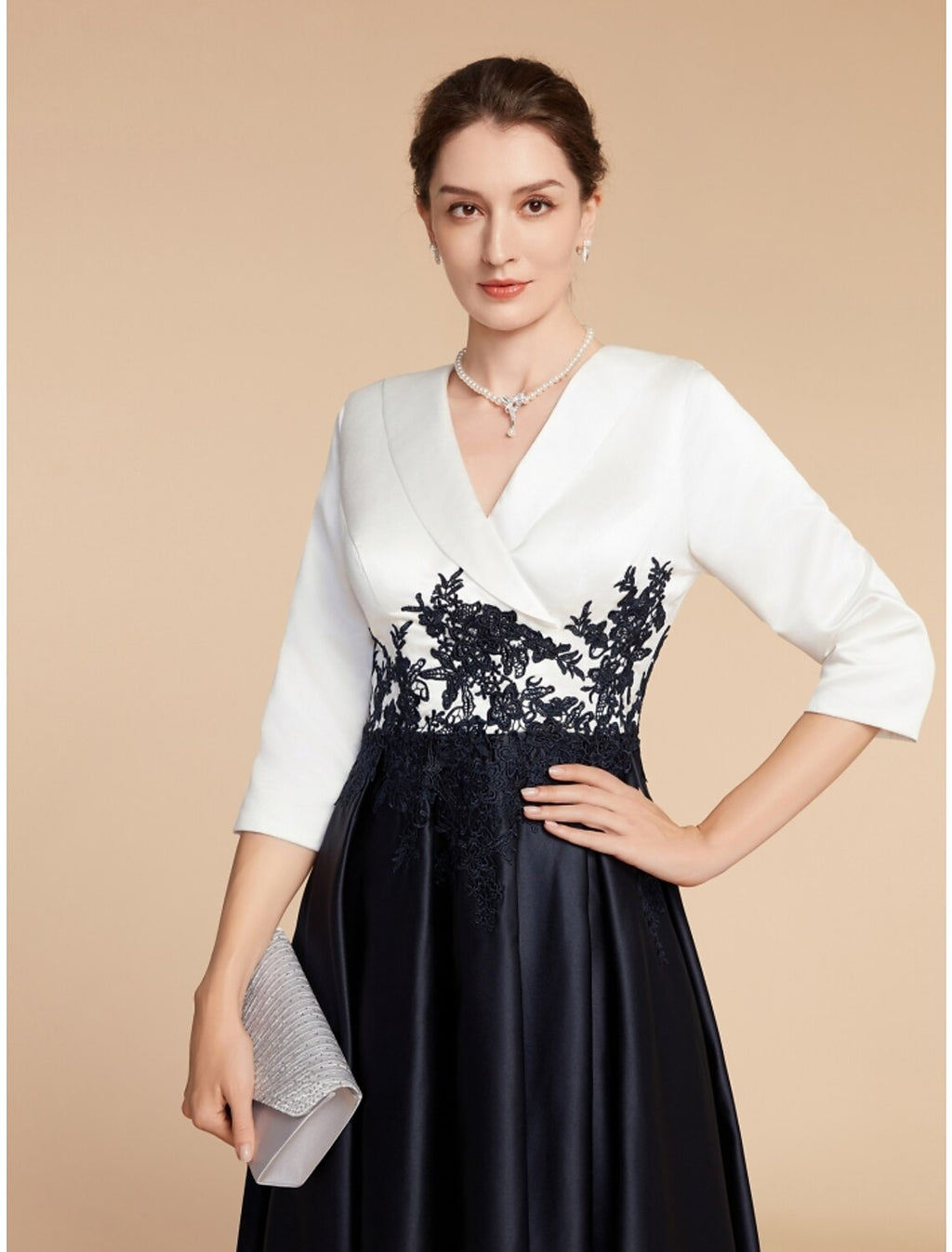 Abito da Madre della Sposa a Trapezio per Invitati Elegante Taglie Piccole Scollo a V Raso Asimmetrico Pizzo Manica a Metà con Drappeggio