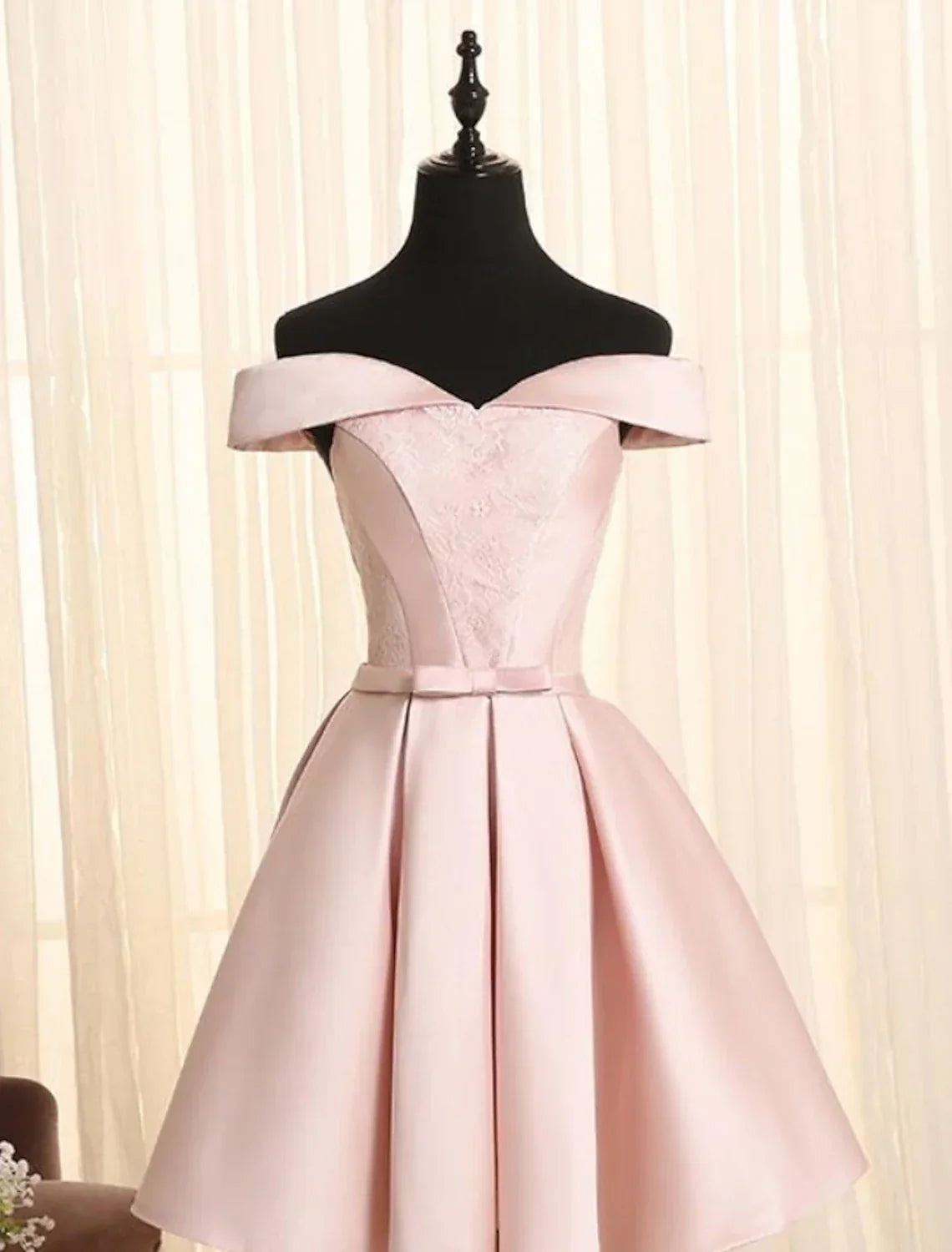 A-Line Minimalist Elegant Engagement Cocktail Party Dress Off Shoulder Sleeveless Short / Mini Satin with Bow(s) Lace