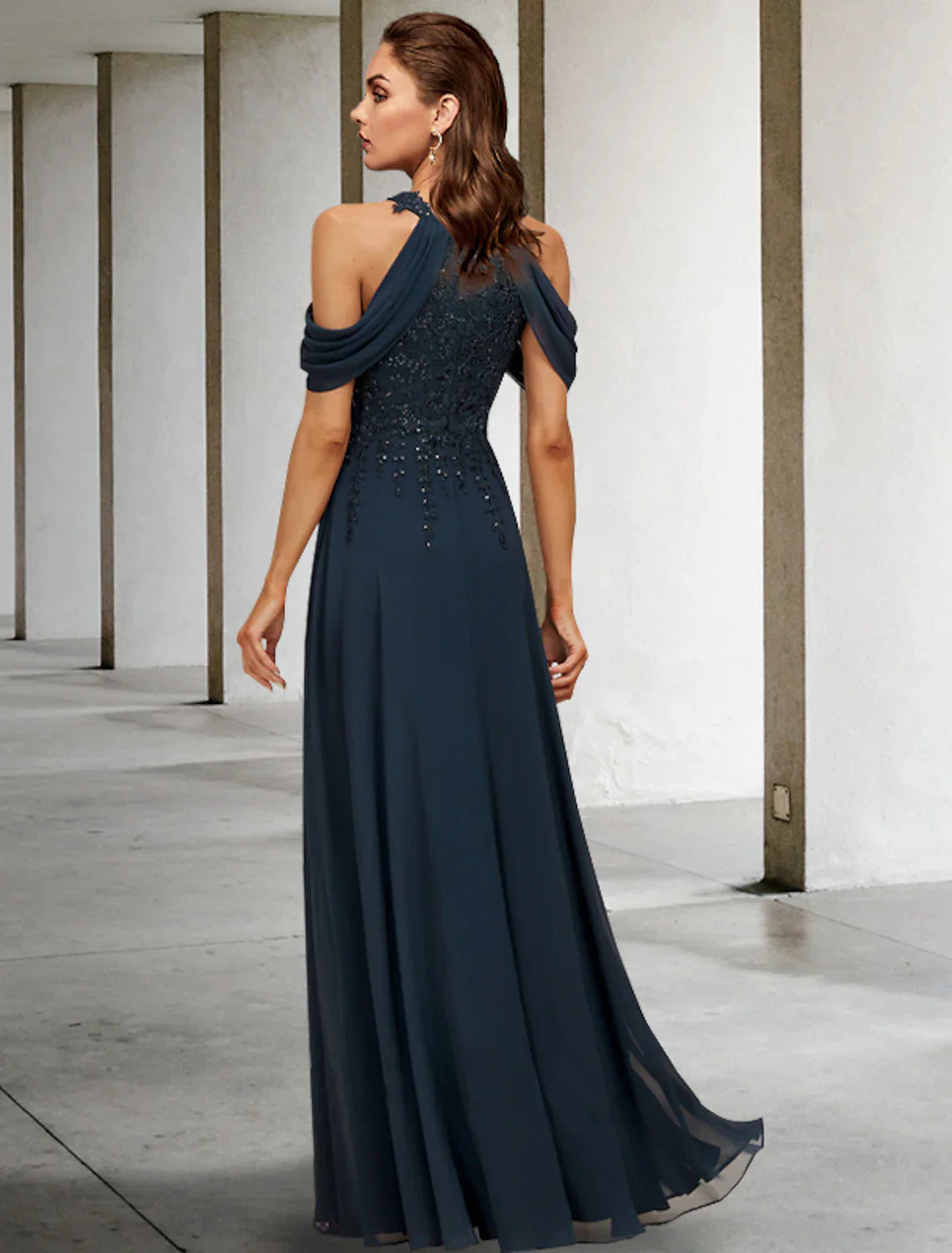 A-Line Mother of the Bride Dress Plus Size Elegant Floor Length Lace Tulle Sequined Sleeveless with Appliques