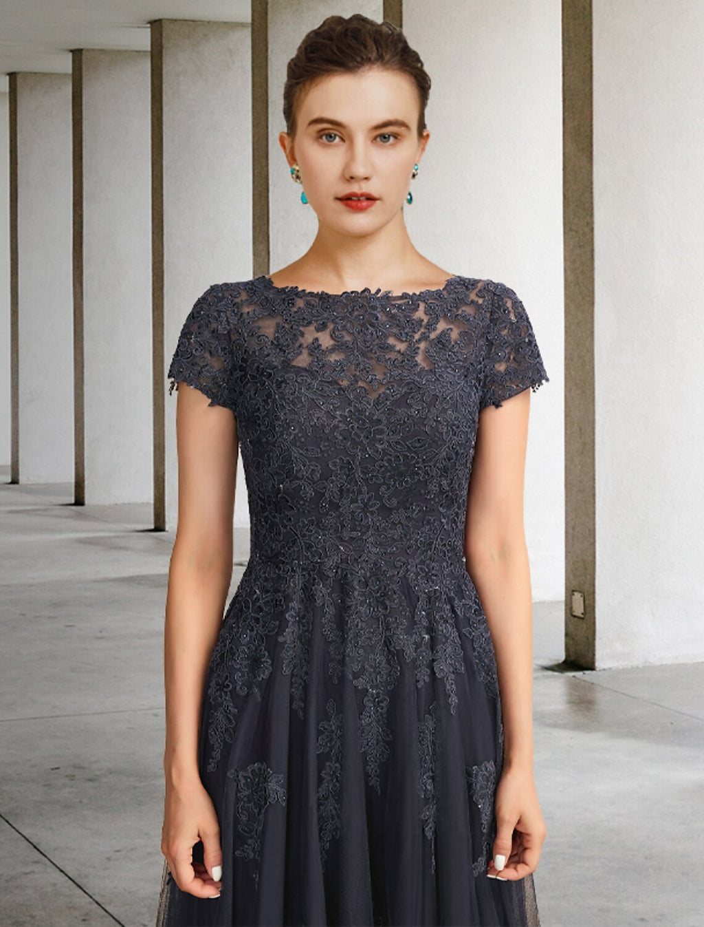 Abito da ballo per la madre della sposa lussuoso elegante con scollo a gioiello, lungo fino al pavimento, in pizzo e tulle, a maniche corte, con cristalli e applicazioni