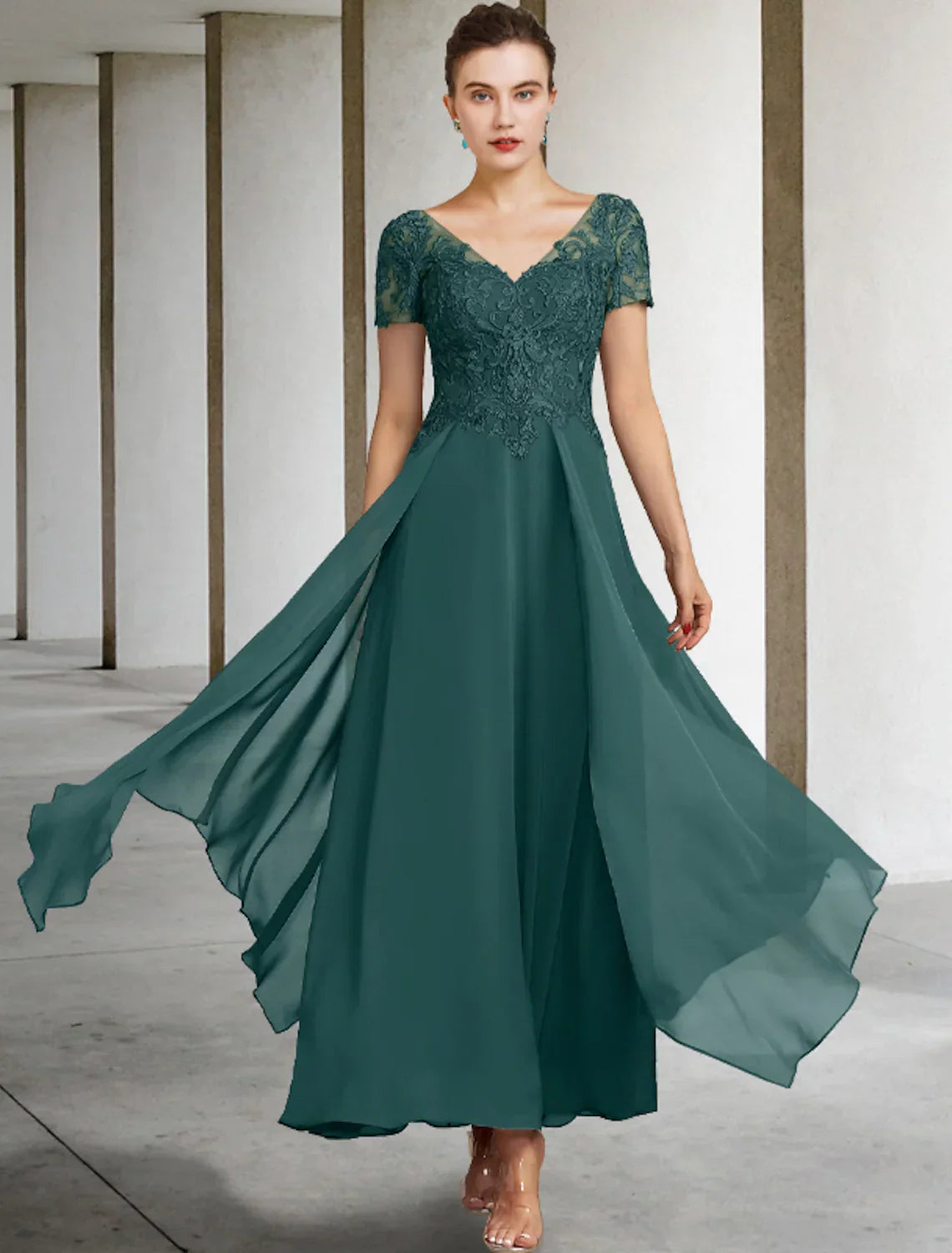 A-Line Mother of the Bride Dress Plus Size Elegant V Neck Ankle Length Chiffon Lace Short Sleeve Appliques
