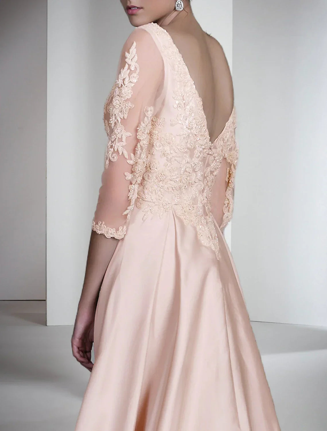 Sheath / Column Mother of the Bride Dress Formal Wedding Guest Elegant V Neck Sweep / Brush Train Satin Lace Sequined Half Sleeve with Appliques