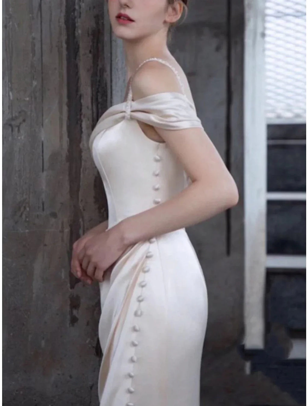 Vintage Casual Wedding Dresses Sheath / Column One Shoulder Cap Sleeve Sweep / Brush Train Satin Bridal Gowns With Ruched Split Front