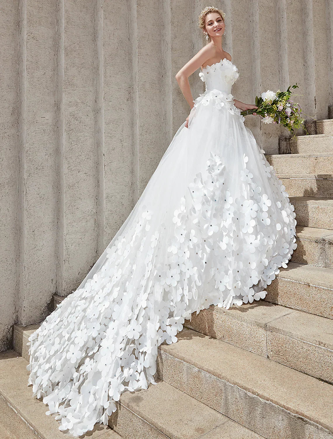 Engagement Open Back Formal Wedding Dresses Ball Gown Strapless Strapless Tulle With Crystals Flower